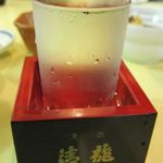 蔵元居酒屋 清龍 - 純米辛口・伝を升酒で