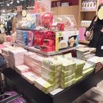 さんすて館 - (p≧▽≦q)店内：お土産がいっぱい