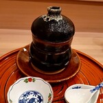 馬車道 大かわ - 器の上部分は出汁