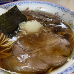 タンタン - ラーメンのアップ。うっすらと油膜が張ってるの分かります？これが寒い八王子でもスープを冷めさせない技なのだ。