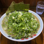 佐倉家 - ラーメン、青ネギと小松菜