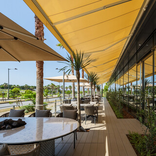 Pet-friendly terrace seating available◎Enjoy your meal while enjoying the park view