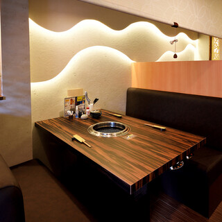 用途に合わせて使い分けできる2種類のフロア◎個室もご用意