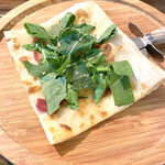 CASA MIA - ベーコンとルッコラのピザ