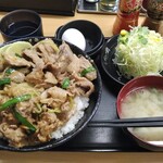 Densetsuno Sutadonya - 無双とんこつ牛ホルすた丼超無双盛り(飯増し)+プチサラダ