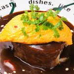 Beef stewed in demi-glace sauce, served with fluffy omelette