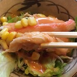 Ten Yone - キャーーー！！！カニカマのサラダかと思ったらアータ、蟹 ホンモノぢゃないのぉ〜〜〜！！！
                        
                        蟹をサウザンアイランドで食う贅沢^^;
                        
                        
                        