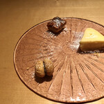 テアトロ ディ マッサ - 貴婦人のキスと醤油味フロランタンとレモンとカスタードのタルト。レモンとカスタードのタルトがものすごく美味しかった！！