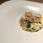 テアトロ ディ マッサ - タチのパリ焼きのせほうれん草入りクリームソースのパスタ。冬だね。