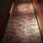 Koshitsu Dainingu Umekono Ie - 梅柄の床、タイル張り。ステキ。