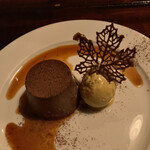 9 nove - チョコレートプリン　ピスタチオ アイス添え