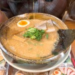 越後秘蔵麺　無尽蔵 - 豚骨醤油ラーメン