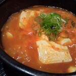 カルビ丼とスン豆腐専門店 韓丼 - 凄い勢いでグツグツしてます