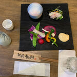 Hishino Onsen Yakushikan - 前菜（秋季蔬菜棒搭配信州味噌酱、自制芝麻豆腐上点缀鱼子酱、鲷鱼生鱼片）+ 日本酒 @ 菱野温泉药师馆（2020年11月某日）