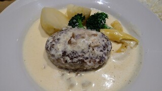 クォーレ - ハンバーグランチ〜ポルチーニ茸のクリームソース〜