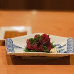 日本料理 たかむら - ③ 先付3（御年玉2）：富山産ミンク鯨フィレ刺身