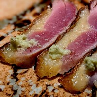YAKITORI 燃 es - 初手から感動が過ぎる（涙）イメージ通りに火が入ったと仰る「ホロホロ鳥腿」皮・脂・腿肉の存在感、美味しさがめっちゃ主張してくるのを、口中で一体にしていくと得も言われん旨さ。圧巻です♡