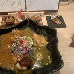 バガワーン カレー - 永遠のバガワーン特選プレート（2種あいがけ）
                                ＋半熟たまご（ペリペリソース）＋
                                小鉢4種（ほぐし本鮪&海老出汁&刺身海老&生牡蠣）
                                1350円＋100円＋450円