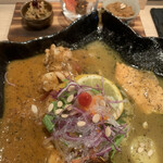 バガワーン カレー - 永遠のバガワーン特選プレート（2種あいがけ）
      ＋半熟たまご（ペリペリソース）＋
      小鉢4種（ほぐし本鮪&海老出汁&刺身海老&生牡蠣）
      1350円＋100円＋450円