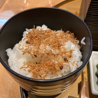 旬草 弥ひろ - ちりめんじゃこのご飯。おかわり自由です。