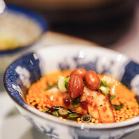 中国意境菜 白燕 - 【冷菜（さきづけ）】、"口水雞（しせんからみどり）"＋花生（なんきんまめ）