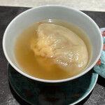 仁修樓 - 金華ハムと地鶏の上湯スープ　タラバガニ入り餃子