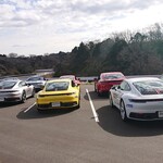 Restaurant 906 - 銀色・黄色いポルセ