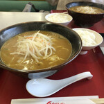 くるまやラーメン - カレーラーメン大盛り、710円＋160円。