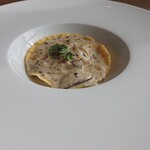 Restaurant 906 - 自家製ラビオリ