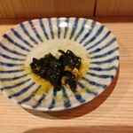 立呑み晩杯屋  - ワカメを和える