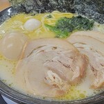 横浜家系ラーメン 若虎家 - 