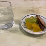 あけぼの - レモン水と漬物