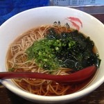 鐘庵 - かけうどん（わかめトッピング無料）