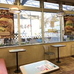 ドムドムハンバーガー - 店内窓辺