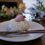 キャトルカフェアンドドーナツ - ホワイト チョコ ドーナツ