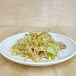 Stir-fried bean sprouts