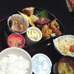 す吾六 - 半月盆弁当
刺身・天ぷら・焼き魚・一口そば・茶碗蒸し
