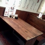 Tairiku Shokudou - ４人用のテーブル