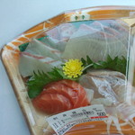魚庄 - 刺身盛り合わせ（開封前）(2013.01.09)