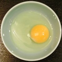 香川 - 黒毛和牛すき焼き(120g) 1050円 の生卵