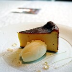 グリルうかい - バスクチーズケーキ