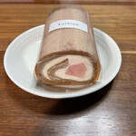 かしや - リンゴとシナモンのロールケーキ 850円