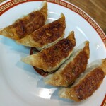 亀戸ぎょうざ 両国支店 - パリッと薄皮で野菜がザクザク！餃子1枚。