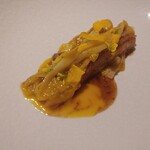 フロリレージュ - (2022年1月　訪問)カスベのソテー。糠漬け白菜とオレンジのソース。