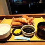 Maruha Shokudou - エビフライ定食、カキフライ2個トッピング
