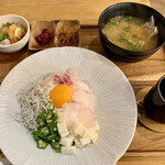 Sakanaya Uohide - しらすと鯛の丼 ¥1078