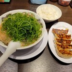 来来亭 - 餃子定食で、ラーメンは葱ラーメンだよー