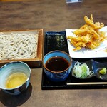 Yamagata Soba To Binchoutan Aburishuka Ebisu Tei - 見切れてる天つゆ。写真下手でごめんなさい。