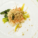 ペレグリーノ - 【前菜】北海道　熊石の　縞海老　を優しく繊細な調理、縮みほうれん草添え