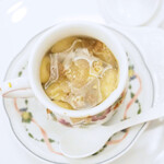 ペレグリーノ - 【初めの料理】長野のぎたろう軍鶏、丸ごと一羽煮出した　"ブロート"　詰め物をした小さなラヴィオリ"カペレッティ"を浮かべて